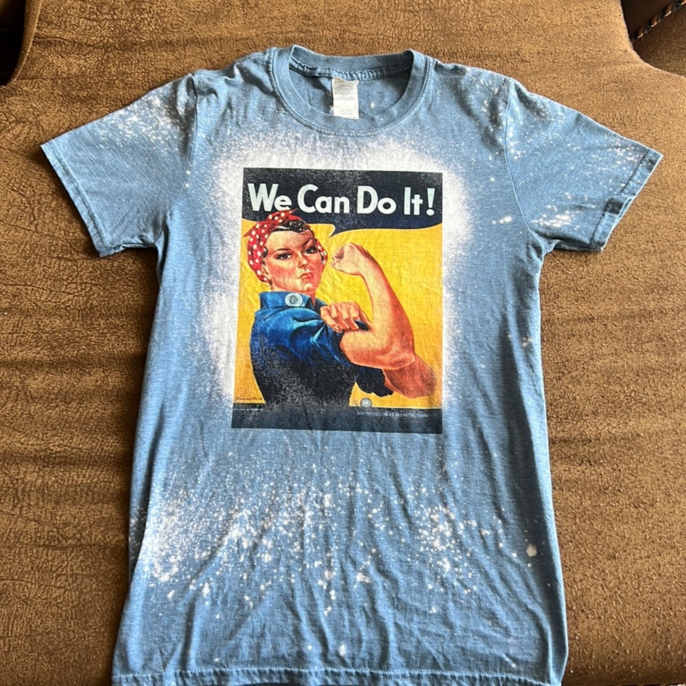 Size Small Gildan Tee